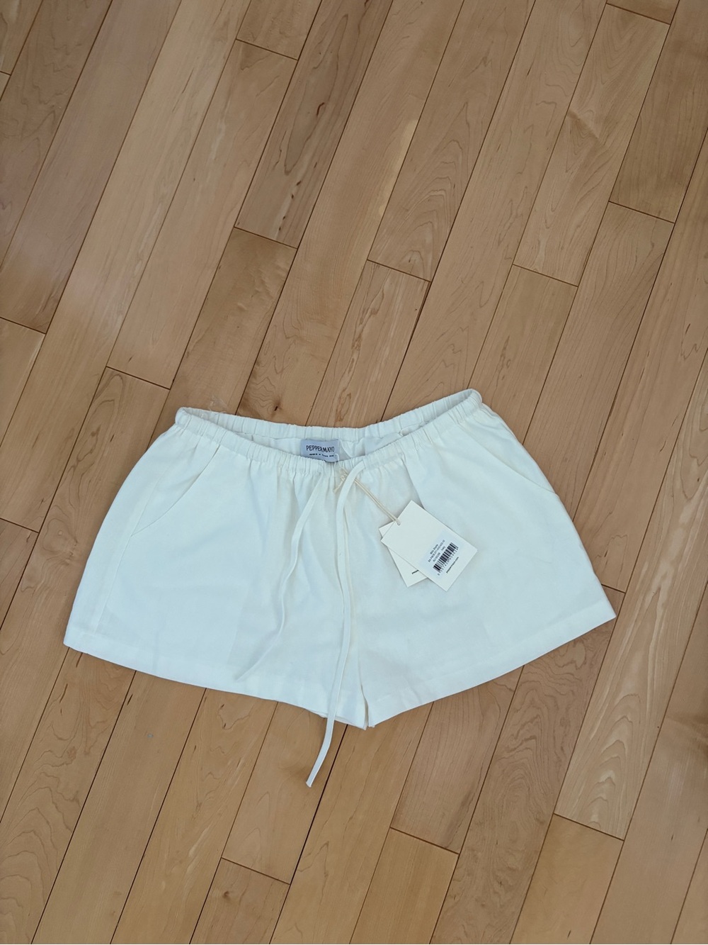 Women’s White Drawstring Linen Shorts -